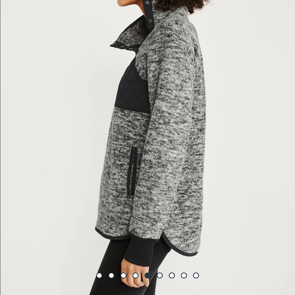 Abercrombie & Fitch asymmetrical snap-up fleece